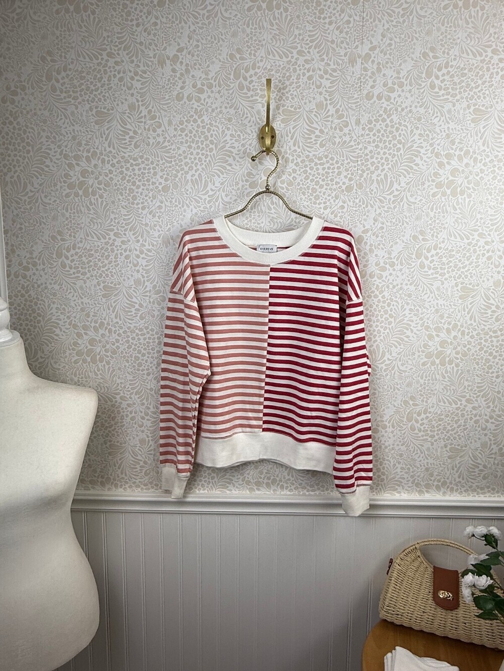 Evereve Red and Pink Tyra Striped Pullover Sweatshirt - Size - Small
